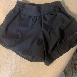 Lululemon hotty hot 2” shorts size 2 black
